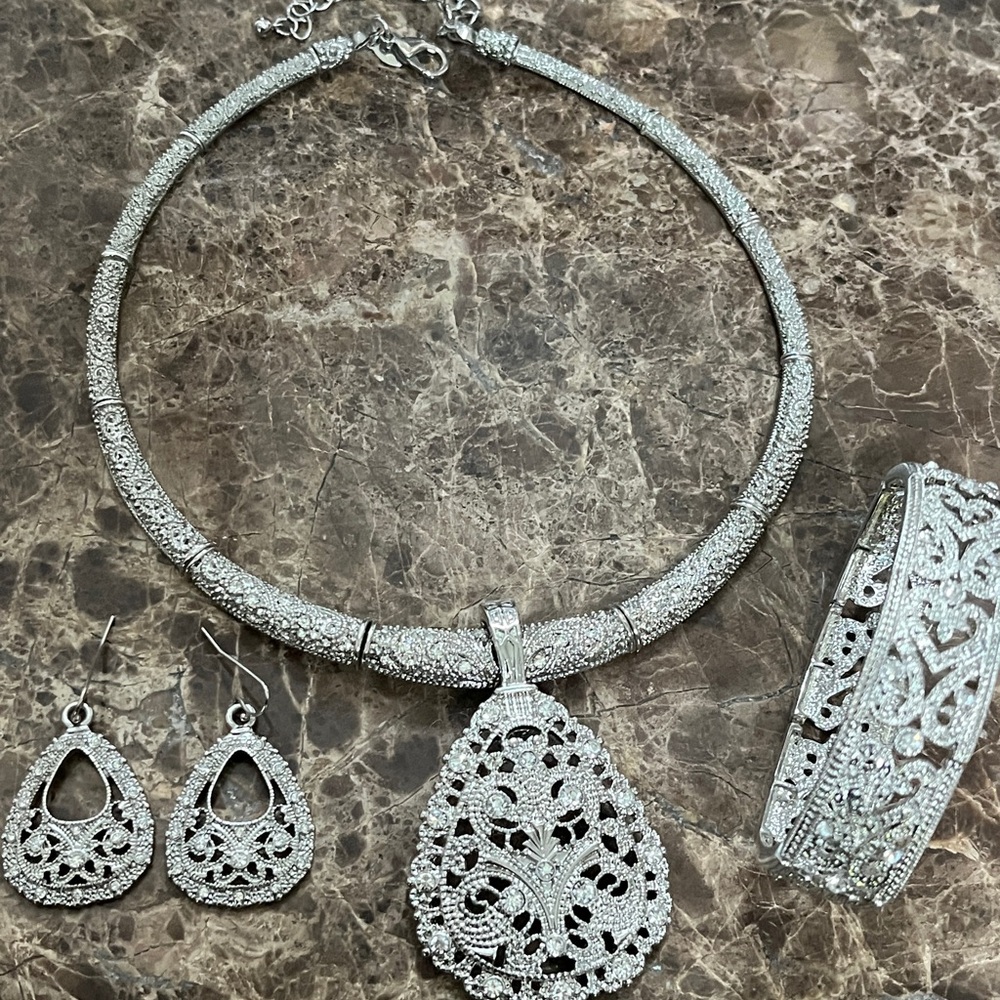 🌼🌼🌼NECKLACE SET by PREMIER 🌸🌸🌸🌸🌸EARRINGS & BRACELET 🌼🌼🌼🌼 LAST DAY ….MOTHER’S DAY
